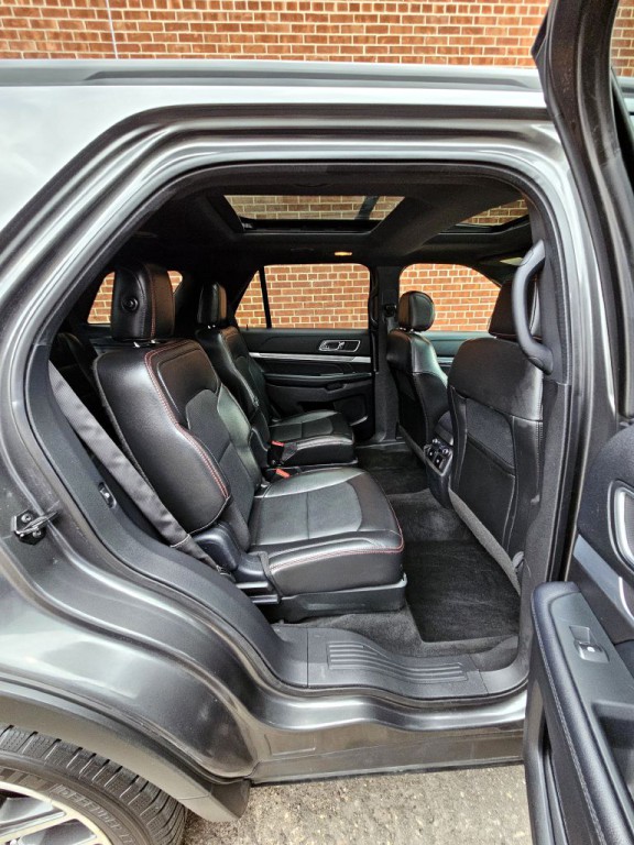 2017 Ford Explorer Image 11