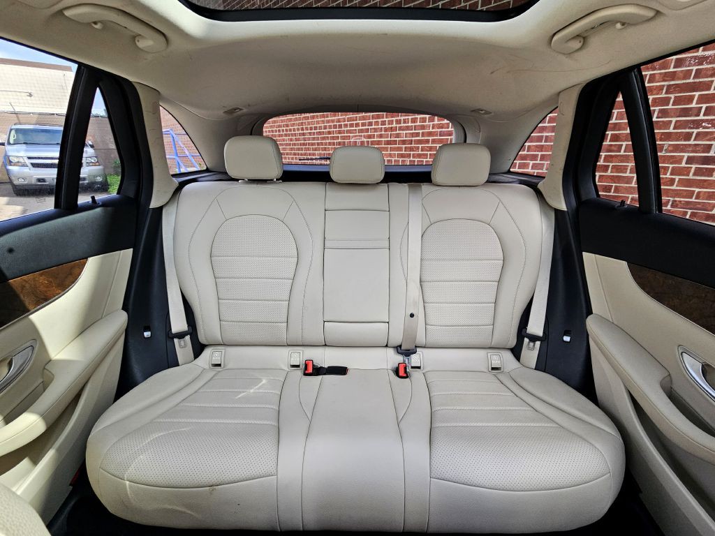 2017 Mercedes-Benz GLC-Class Image 12