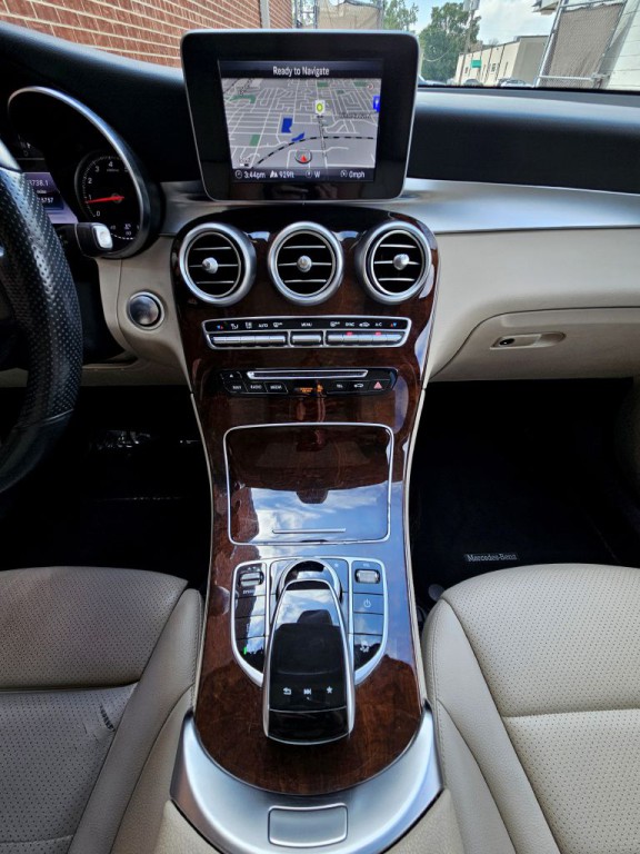 2017 Mercedes-Benz GLC-Class Image 14