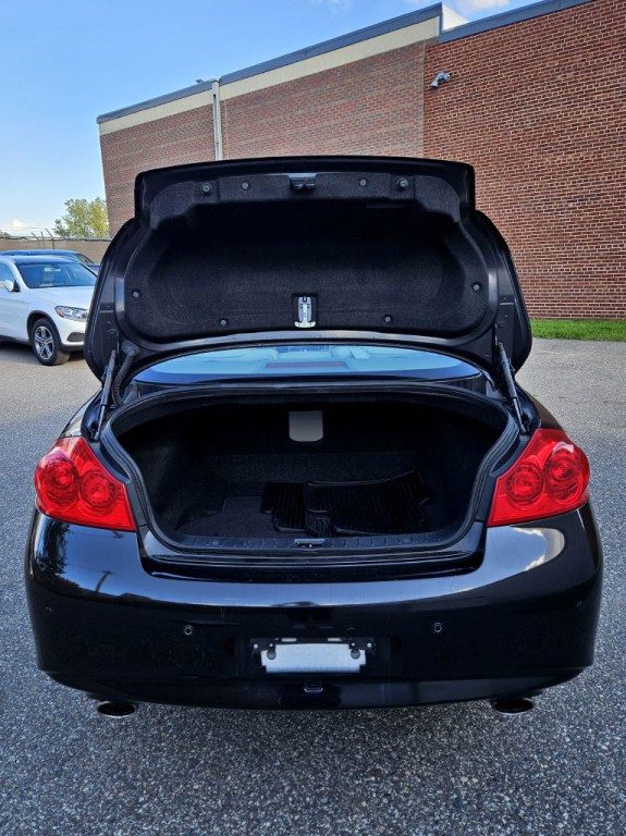2012 INFINITI G37 Image 7