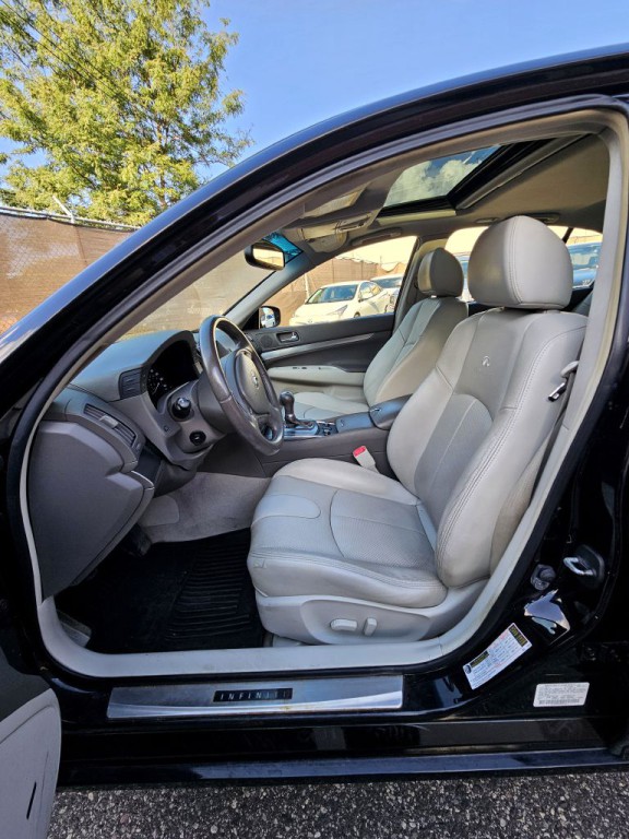 2012 INFINITI G37 Image 8
