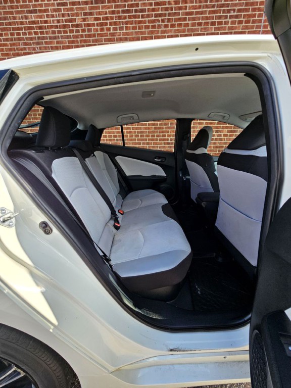 2017 Toyota Prius Image 11