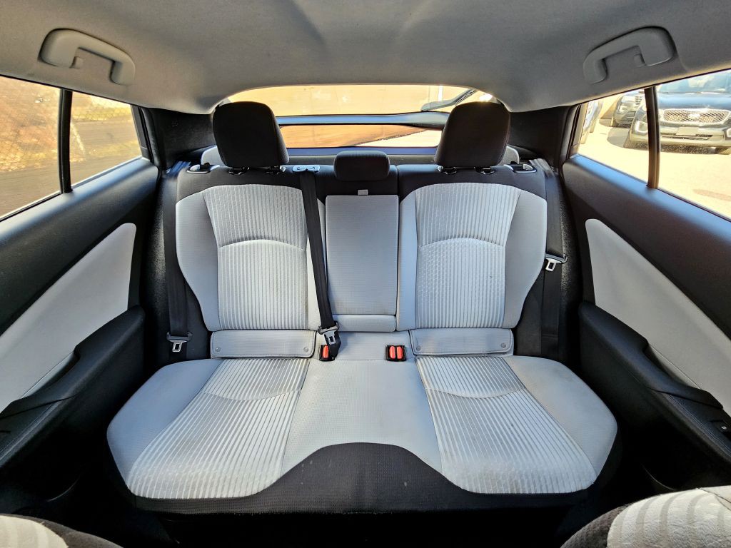 2017 Toyota Prius Image 12