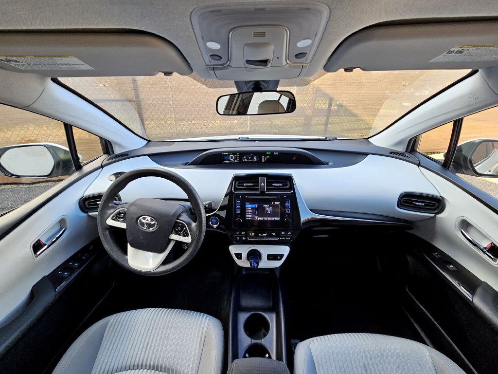 2017 Toyota Prius Image 13