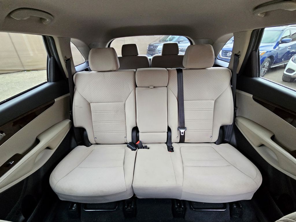2016 Kia Sorento Image 12