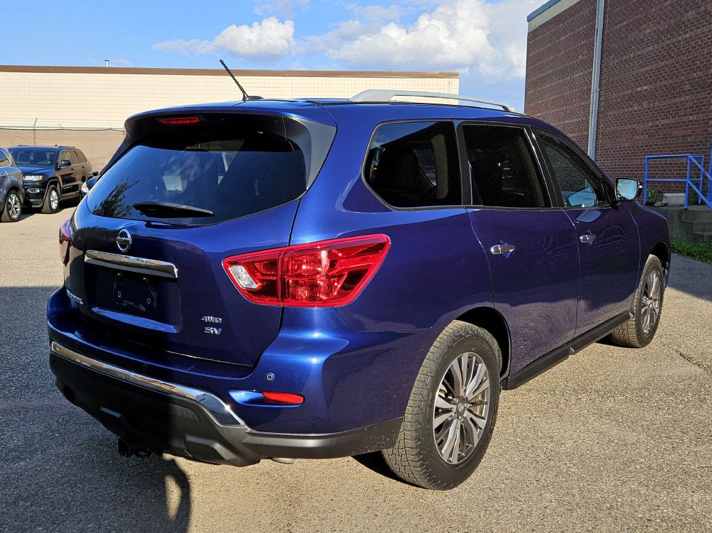 2018 Nissan Pathfinder Image 2