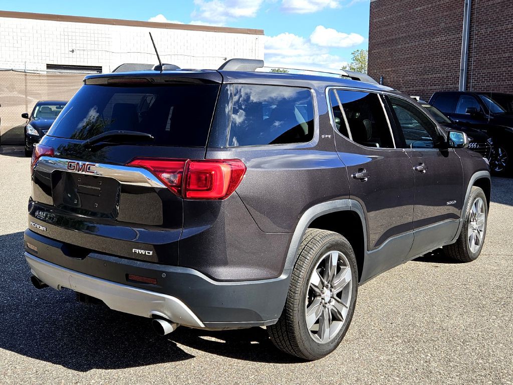 2017 GMC Acadia Image 2