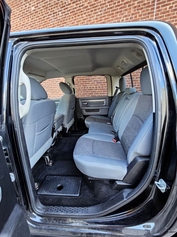 2015 RAM 1500 Image 9