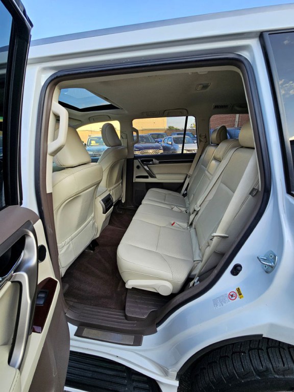 2015 Lexus GX Image 9