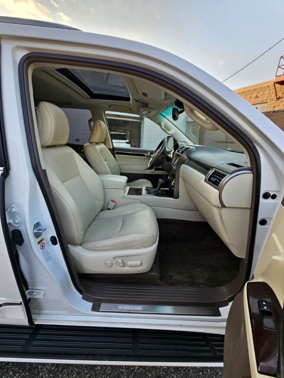 2015 Lexus GX Image 10