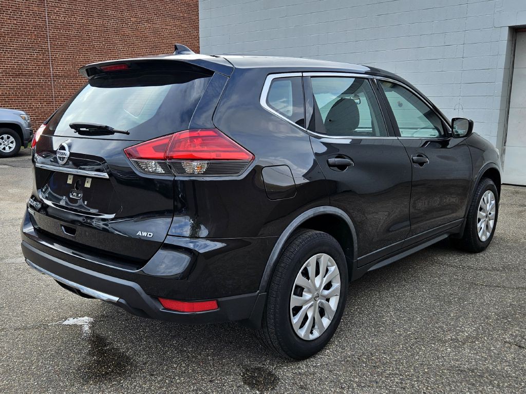 2017 Nissan Rogue Image 2