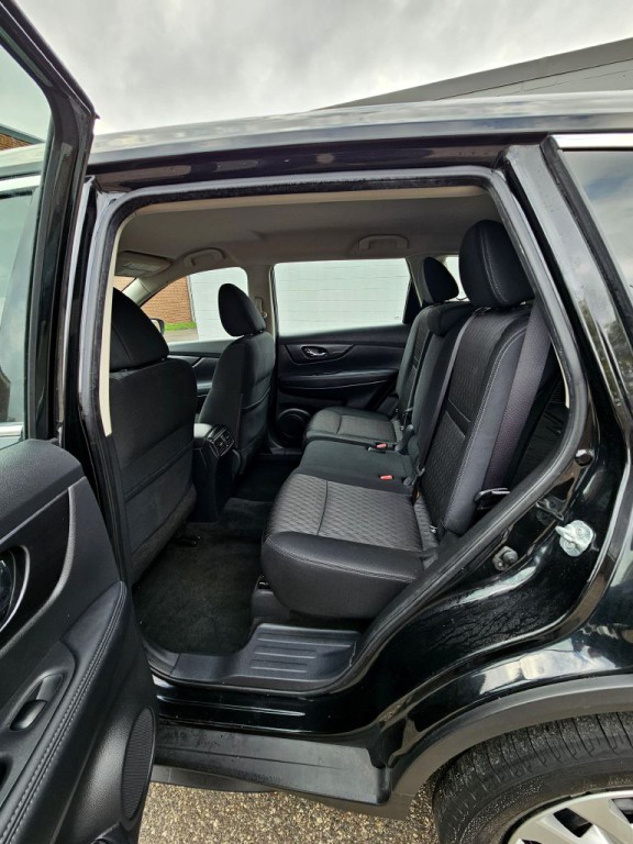 2017 Nissan Rogue Image 9
