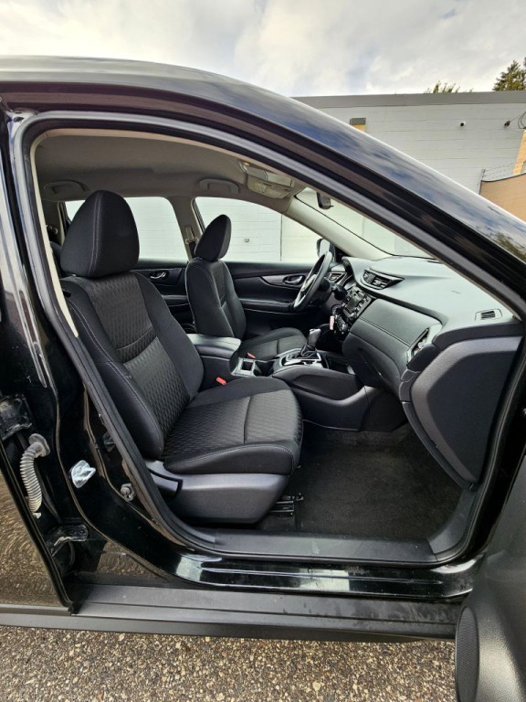 2017 Nissan Rogue Image 10