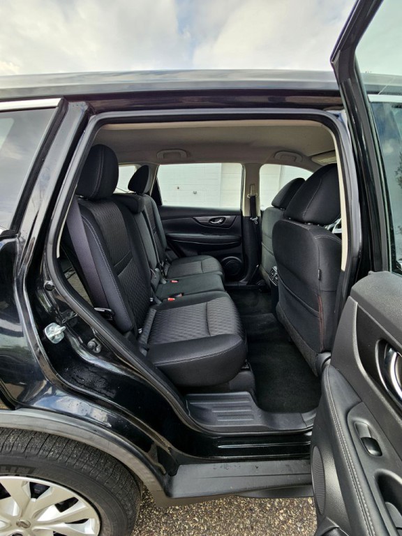 2017 Nissan Rogue Image 11