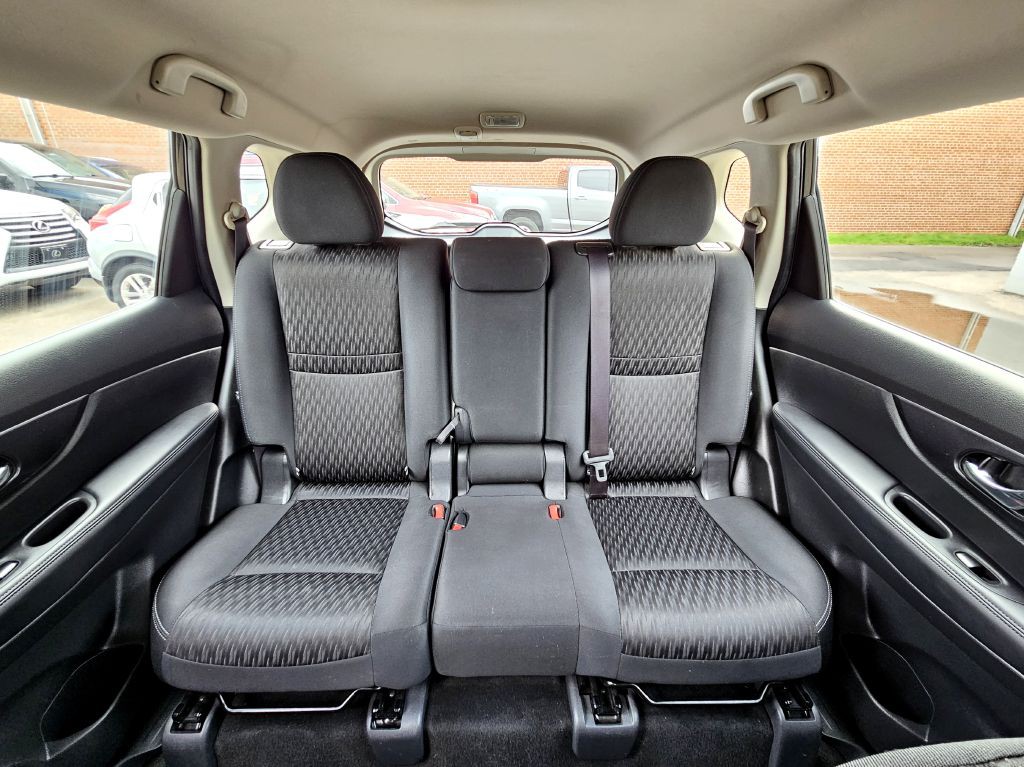 2017 Nissan Rogue Image 12