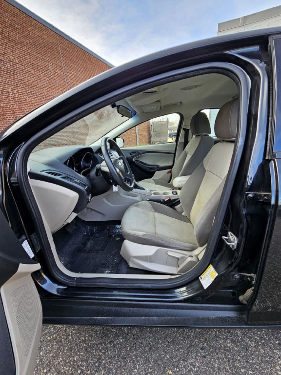 2012 Ford Focus Image 8