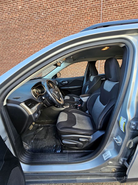 2016 Jeep Cherokee Image 8