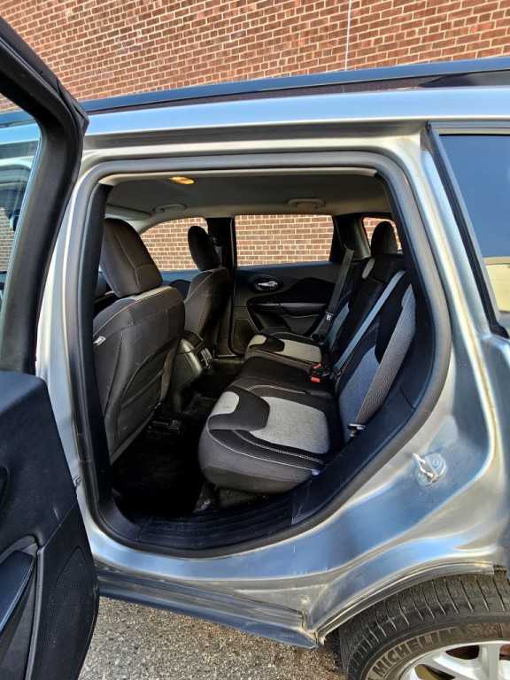 2016 Jeep Cherokee Image 9