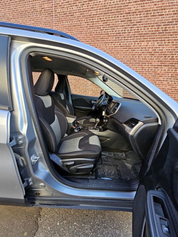 2016 Jeep Cherokee Image 10