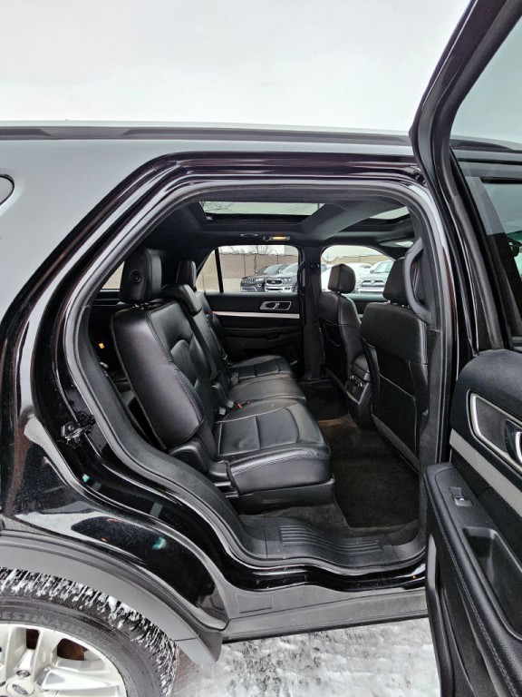 2016 Ford Explorer Image 9