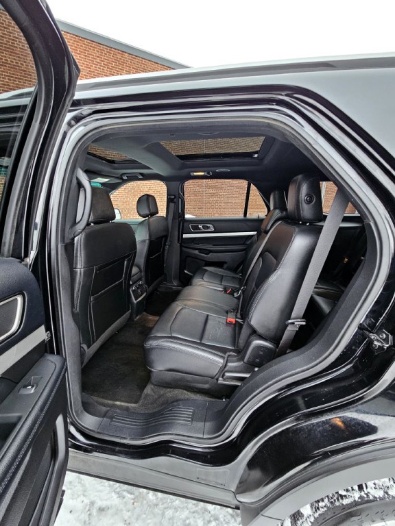 2016 Ford Explorer Image 11