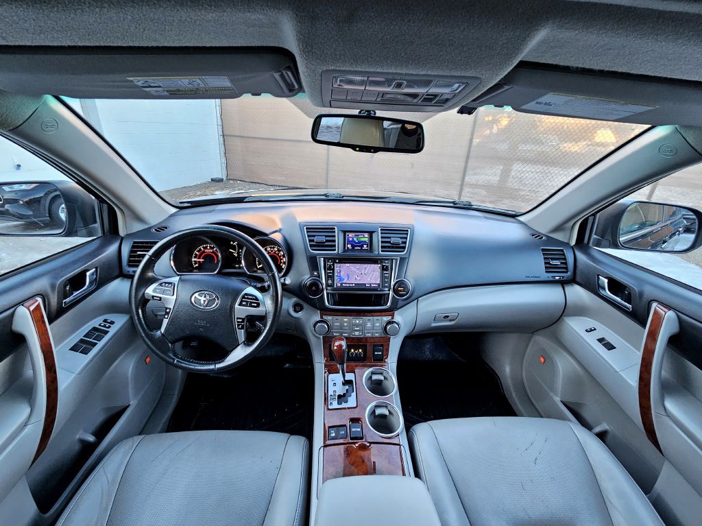 2013 Toyota Highlander Image 13
