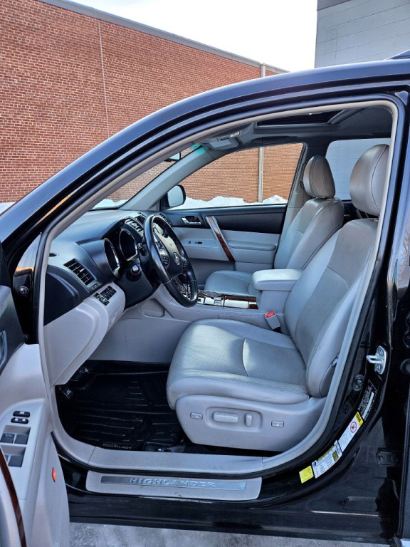 2013 Toyota Highlander Image 12