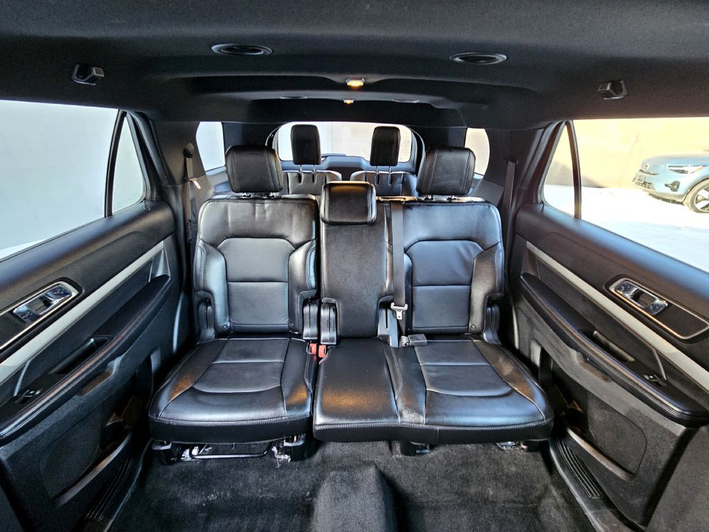 2017 Ford Explorer Image 8