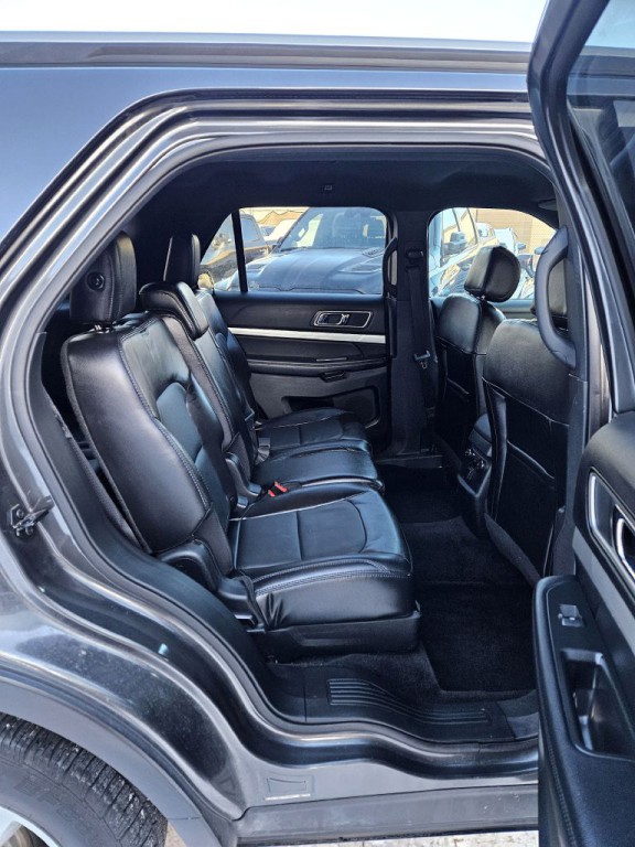 2017 Ford Explorer Image 9