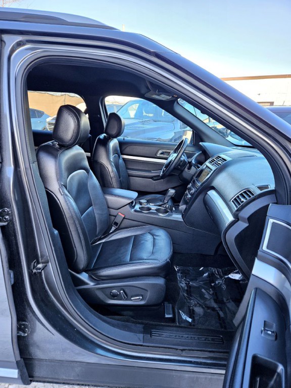 2017 Ford Explorer Image 12