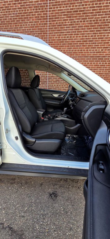 2018 Nissan Rogue Image 11