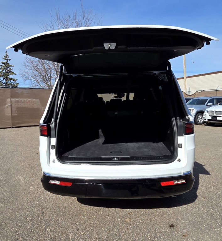 2025 Jeep Wagoneer Image 7