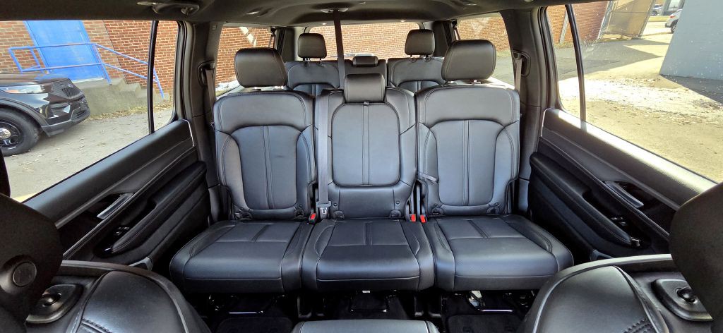 2025 Jeep Wagoneer Image 8