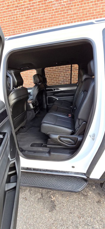 2025 Jeep Wagoneer Image 10