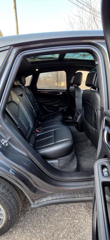 2018 Porsche Macan Image 9