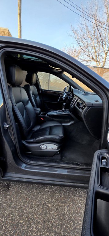 2018 Porsche Macan Image 11