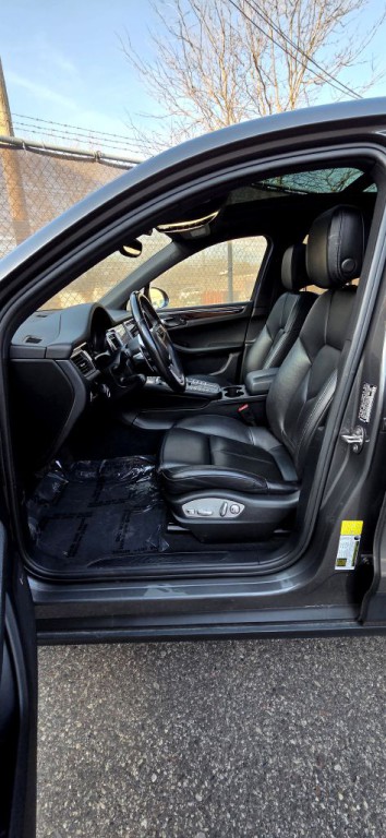 2018 Porsche Macan Image 12