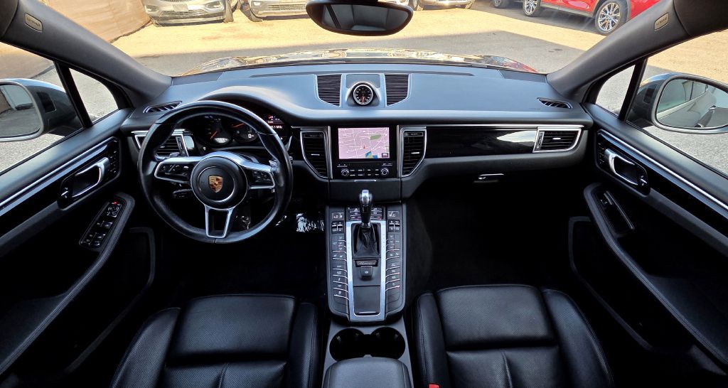 2018 Porsche Macan Image 13