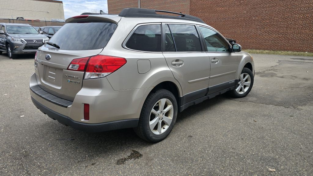 2014 Subaru Outback Image 2