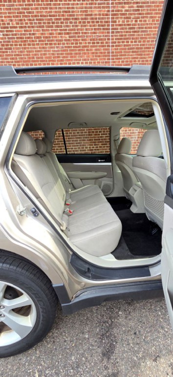 2014 Subaru Outback Image 9