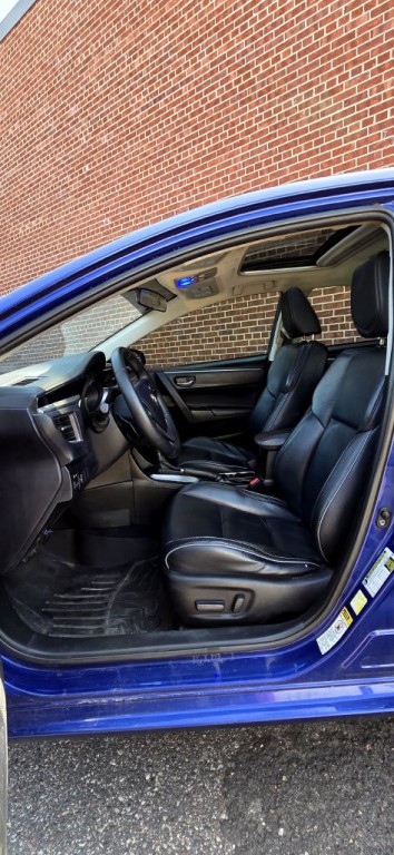 2015 Toyota Corolla Image 12