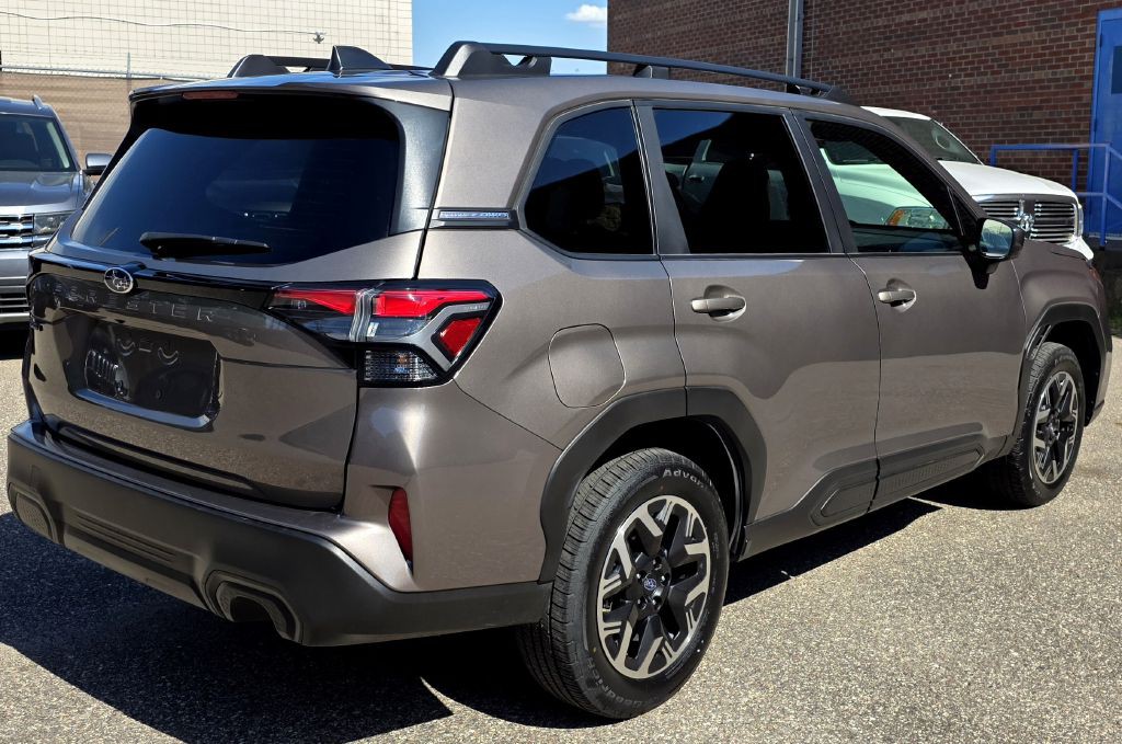 2025 Subaru Forester Image 2