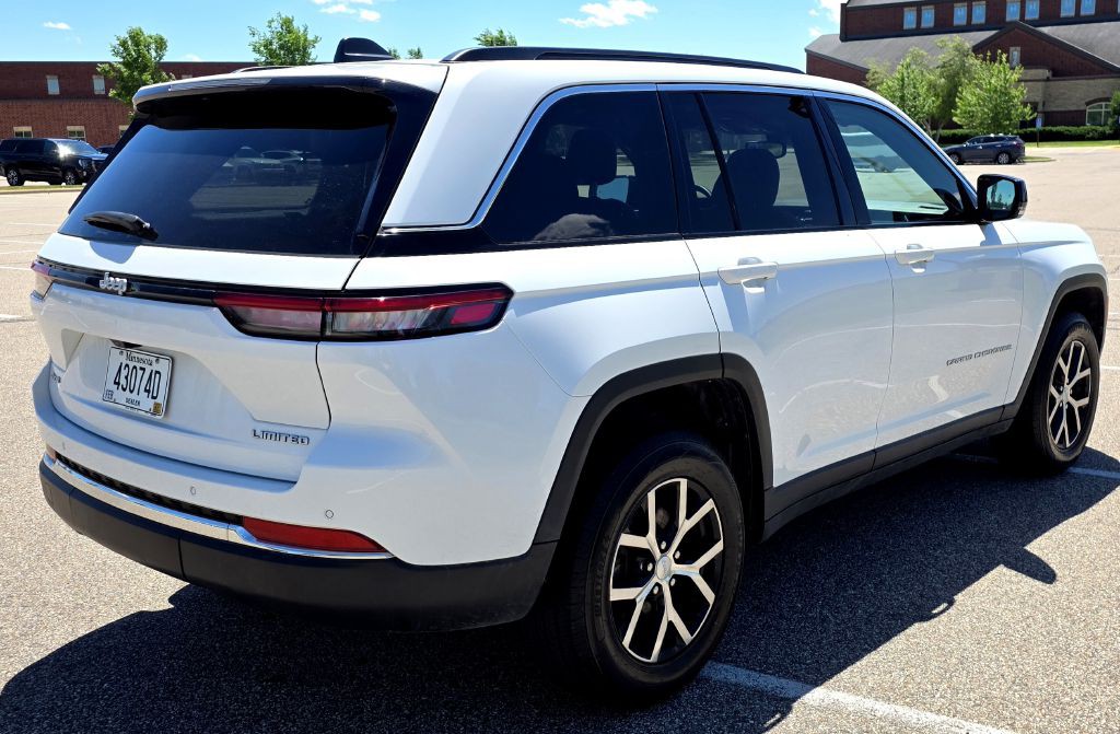 2024 Jeep Grand Cherokee Image 2