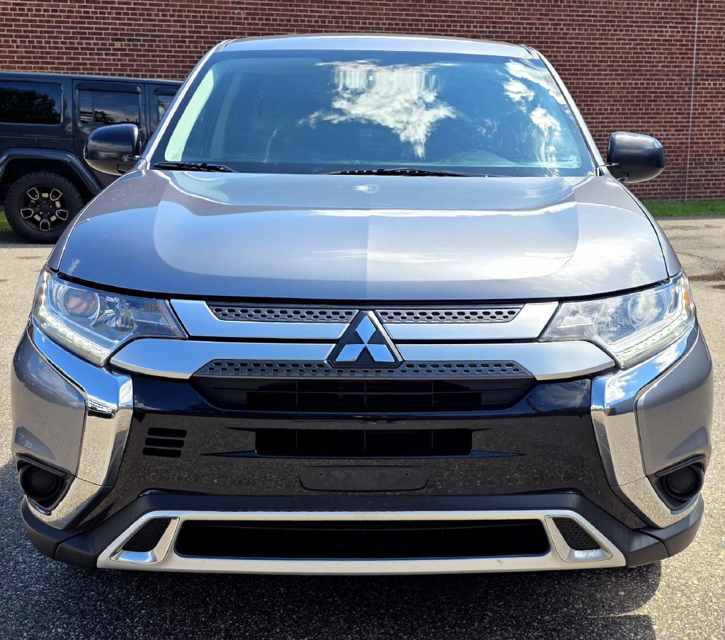 2020 Mitsubishi Outlander Image 3