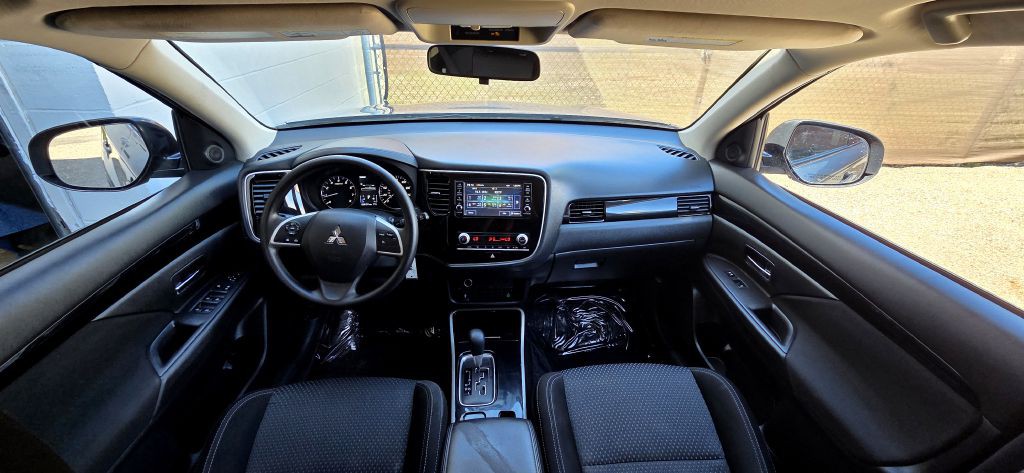 2020 Mitsubishi Outlander Image 13