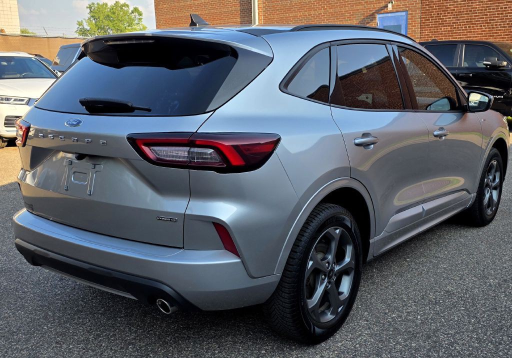2023 Ford Escape Image 2