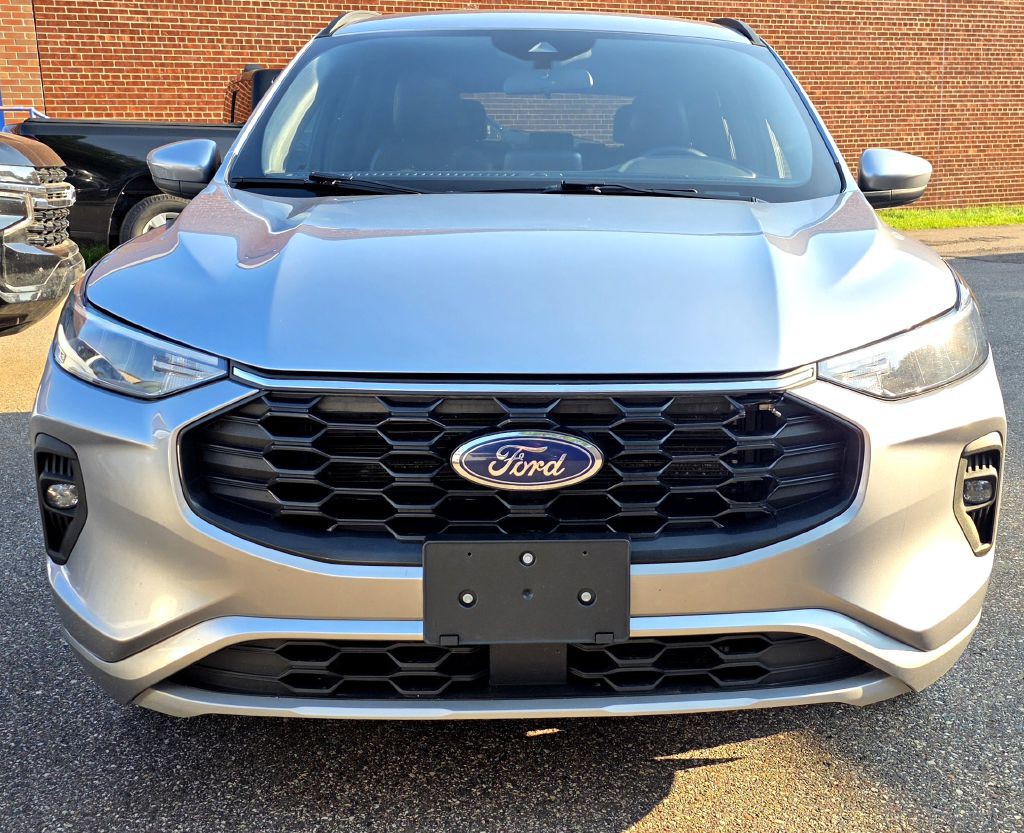 2023 Ford Escape Image 3