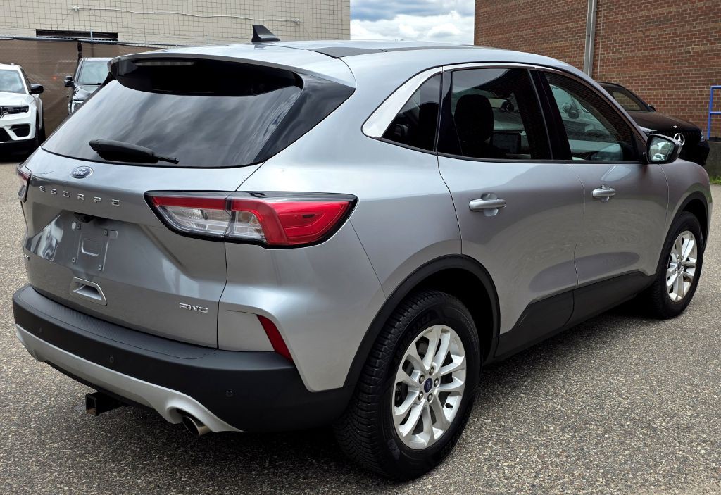 2021 Ford Escape Image 2