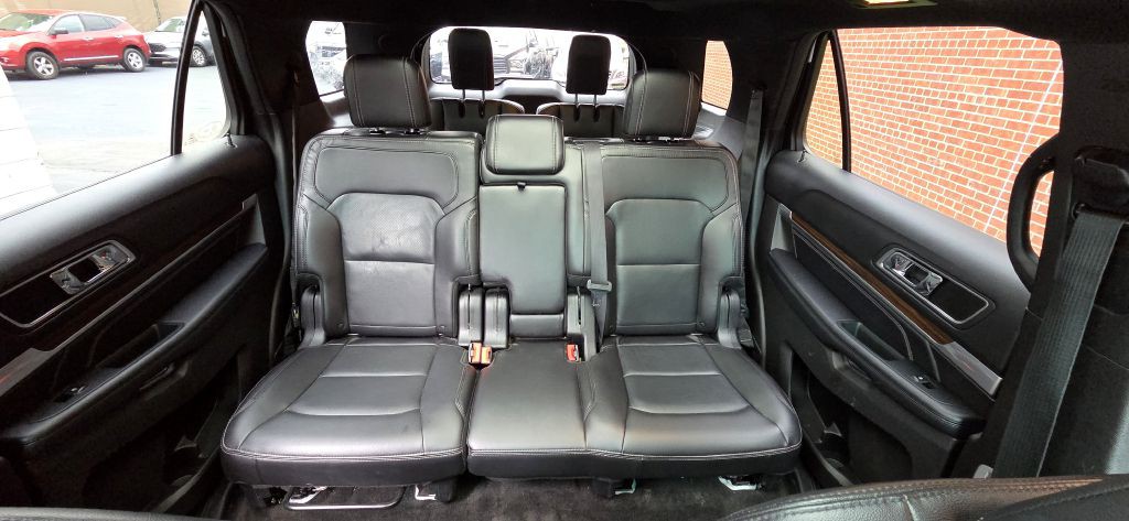 2017 Ford Explorer Image 8