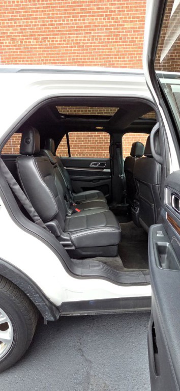 2017 Ford Explorer Image 9